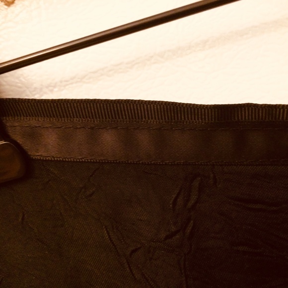 A beautifully enchanting, Le Chateau black asymmetrical skirt size 1/2 - Picture 5 of 6